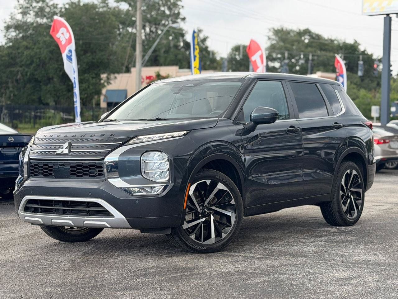 Used 2024 Mitsubishi Outlander FWD image 1