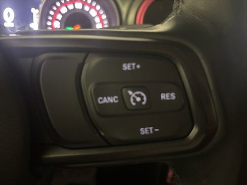 Used 2021 Jeep Gladiator Willys image 36