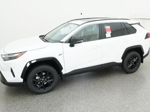 New 2025 Toyota RAV4 XLE image 5