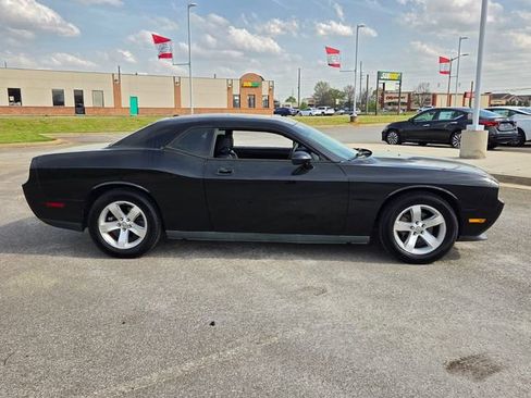 Used 2010 Dodge Challenger SE image 10