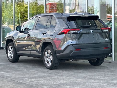 Used 2023 Toyota RAV4 LE AWD/4WD image 5
