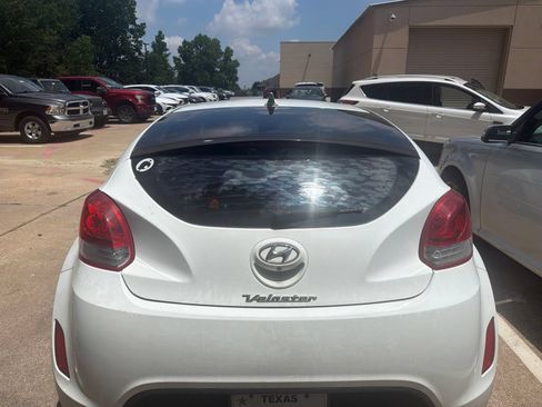 Used 2016 Hyundai Veloster FWD image 5