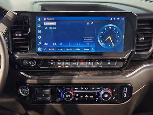 Used 2025 Chevrolet Silverado 1500 LT AWD/4WD image 16