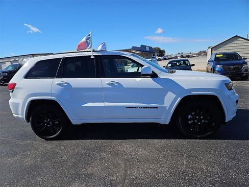 Used 2020 Jeep Grand Cherokee Altitude image 9