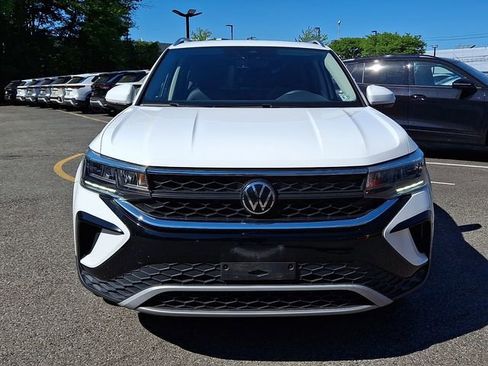 Used 2022 Volkswagen Taos SE AWD/4WD image 3