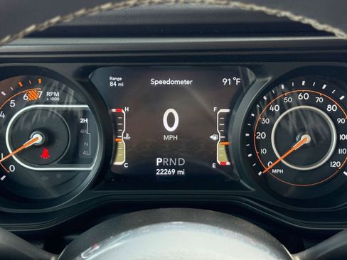 Used 2025 Jeep Wrangler Unlimited Sahara AWD/4WD image 40