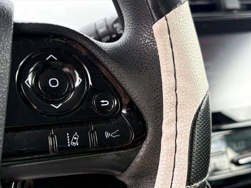 Used 2020 Toyota Prius LE image 21
