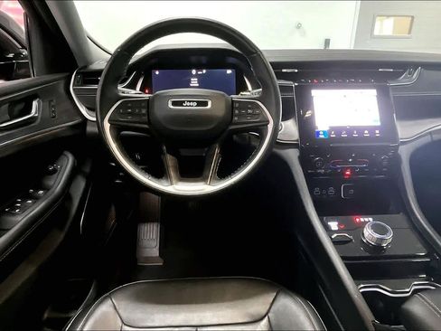 Used 2022 Jeep Grand Cherokee Limited image 12