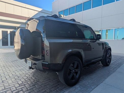 Used 2024 Land Rover Defender 90 X-Dynamic SE image 4