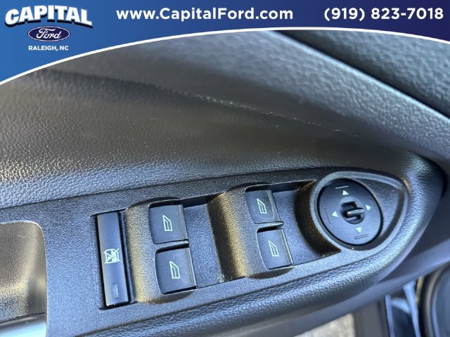 Used 2017 Ford Escape SE w/ SE Sport Appearance Package FWD image 21