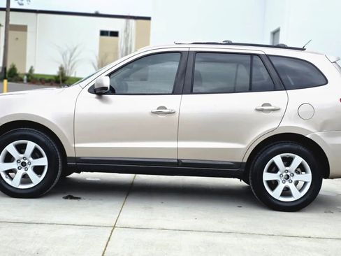 Used 2007 Hyundai Santa Fe SE image 2