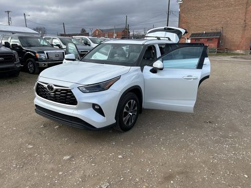 Used 2022 Toyota Highlander XLE image 26
