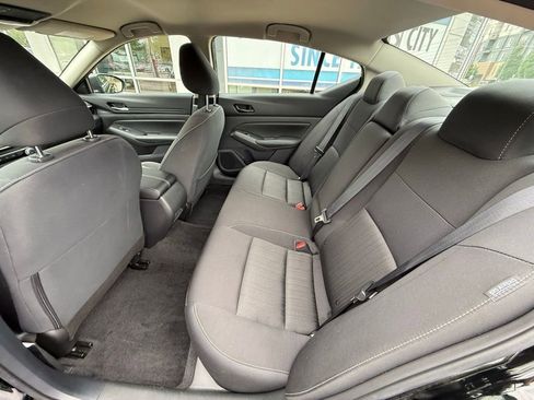 Used 2025 Nissan Altima 2.5 SV FWD image 8