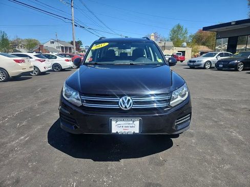 Used 2017 Volkswagen Tiguan S image 2