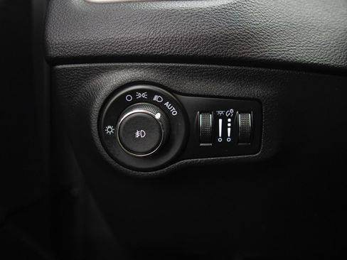 Used 2018 Jeep Compass Latitude w/ Popular Equipment Group image 12