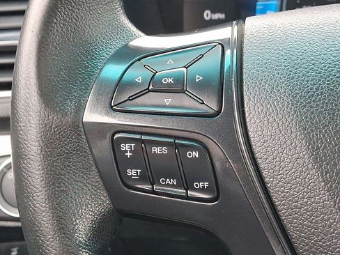 Used 2017 Ford Explorer XLT w/ Equipment Group 202A AWD/4WD image 23