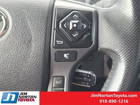 Used 2021 Toyota Tacoma TRD Off-Road w/ TRD Premium Off Road Package AWD/4WD image 31