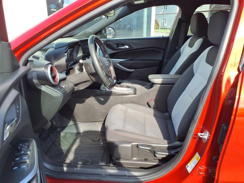 Used 2024 Chevrolet Trax RS FWD image 18