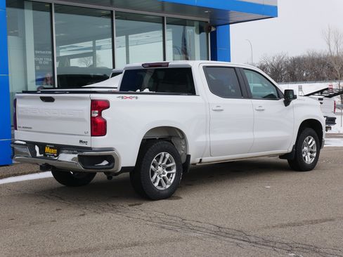 Used 2022 Chevrolet Silverado 1500 LT AWD/4WD image 3