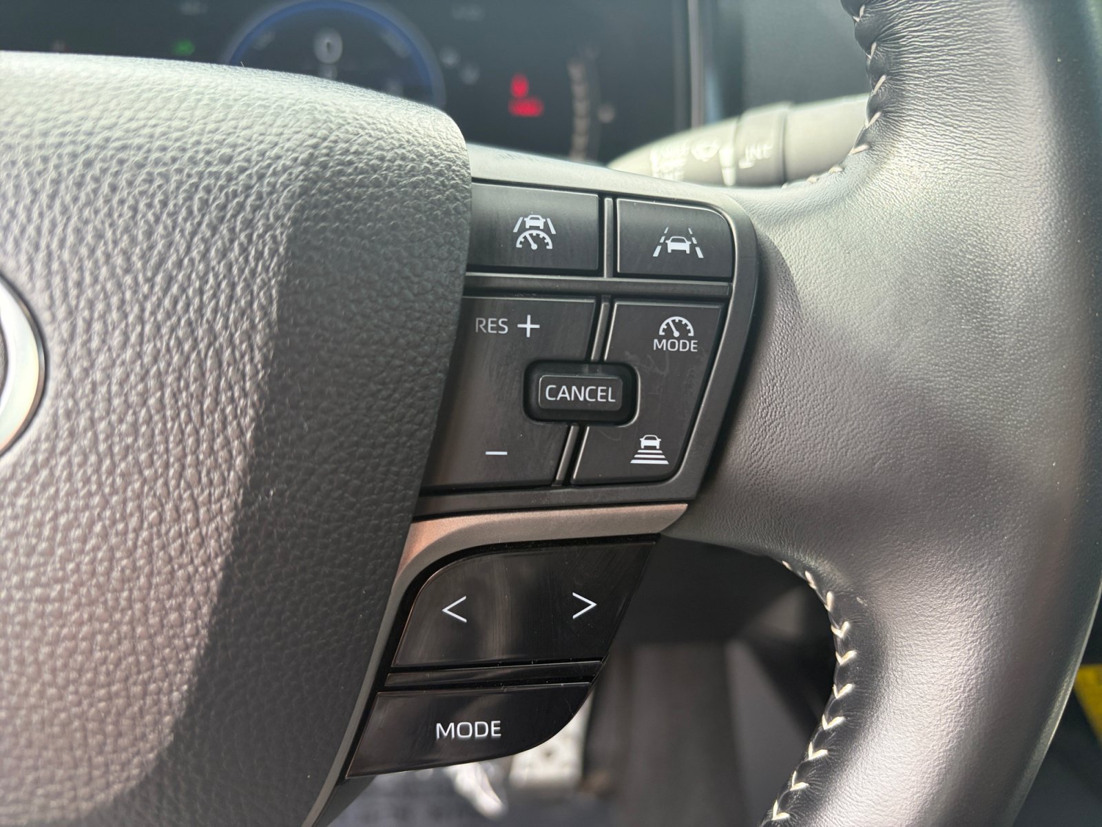 Used 2025 Toyota Camry SE FWD image 15