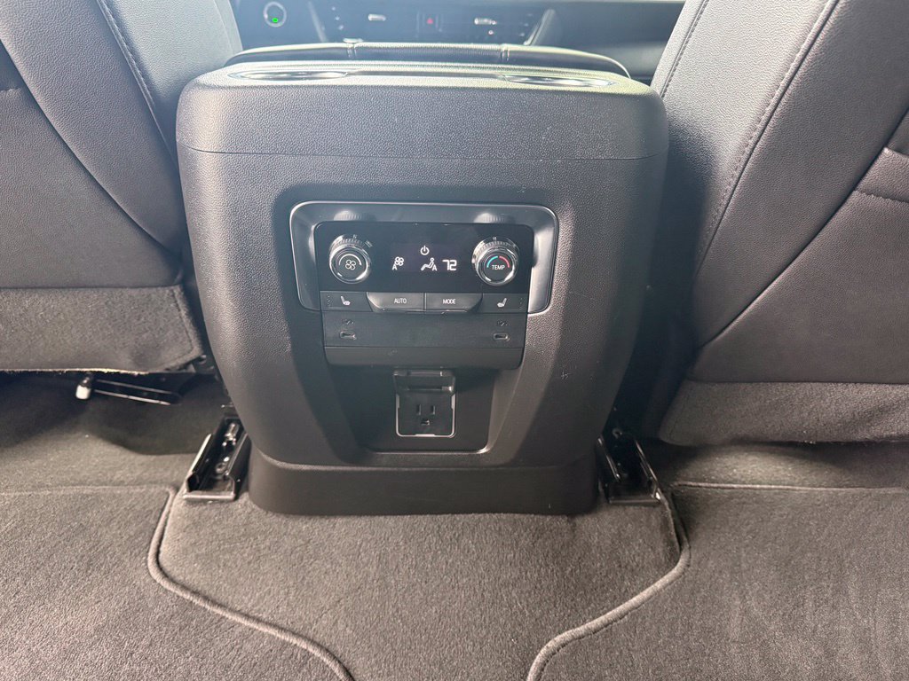 Used 2026 Chevrolet Suburban Premier AWD/4WD image 26