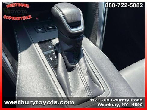 Certified 2024 Toyota Venza XLE AWD/4WD image 30