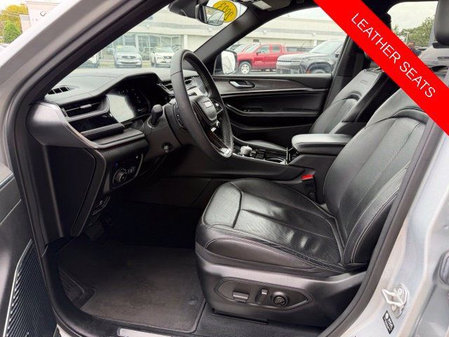 Used 2023 Jeep Grand Cherokee Overland AWD/4WD image 7