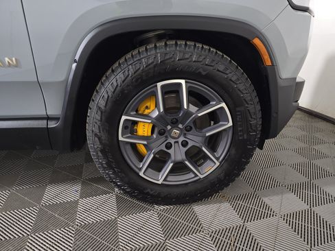 Used 2024 Rivian R1S Adventure AWD/4WD image 11