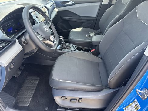 Certified 2024 Volkswagen Taos SE w/ Panoramic Sunroof Package AWD/4WD image 5