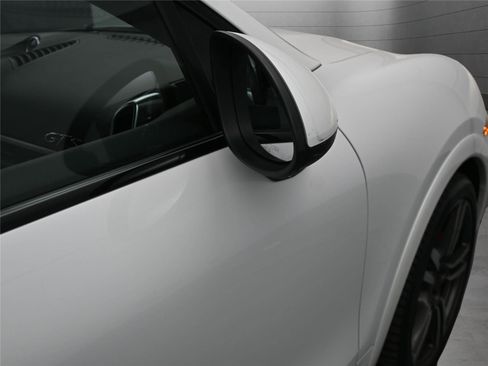 Used 2014 Porsche Cayenne GTS image 35