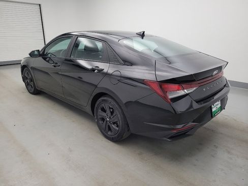 Used 2023 Hyundai Elantra SEL w/ Preferred Accessory Package FWD image 3