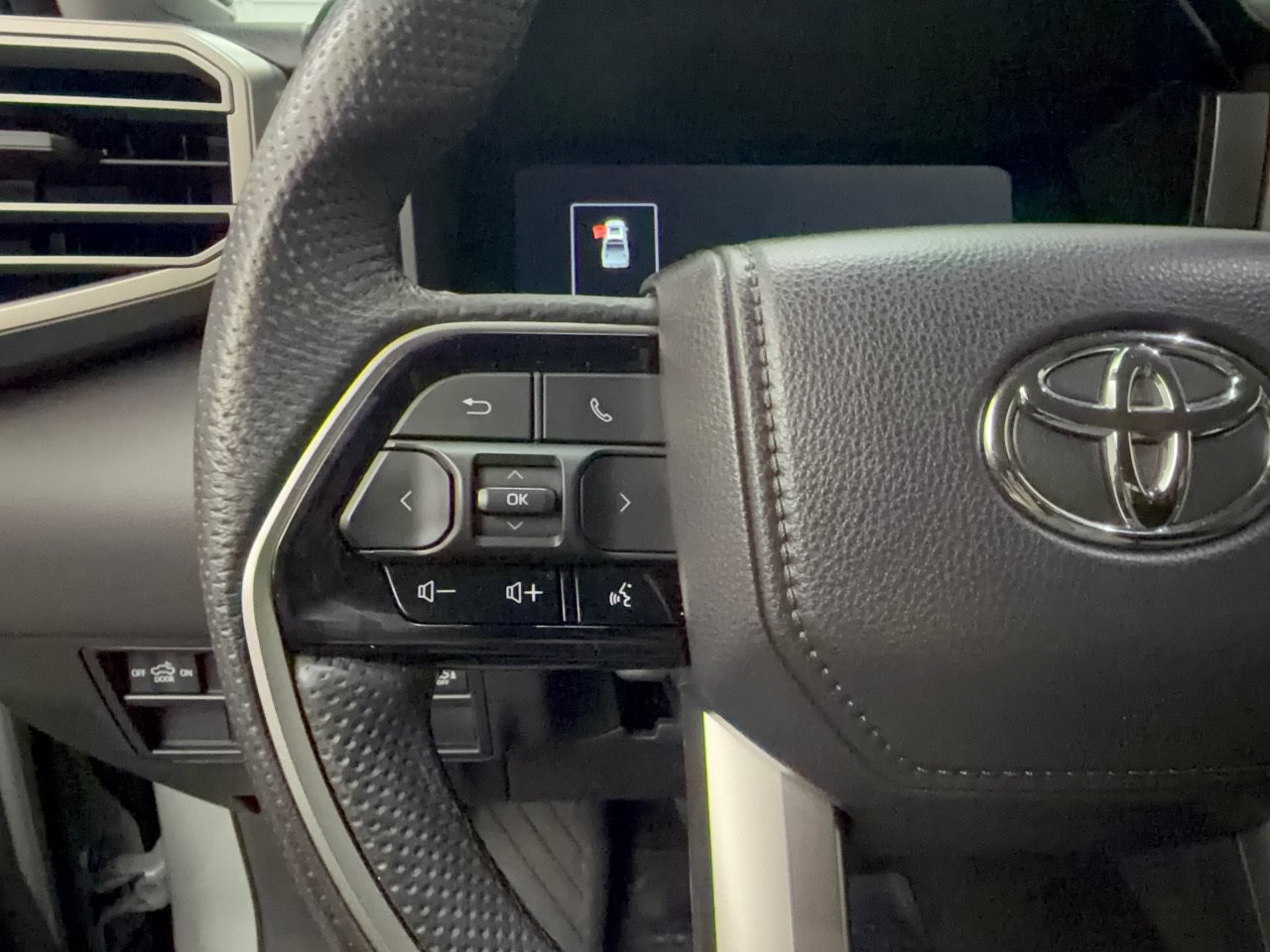 Used 2024 Toyota Tundra Limited AWD/4WD image 18