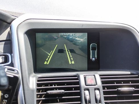 Used 2016 Volvo XC60 T5 Premier w/ Proximity Package FWD image 31