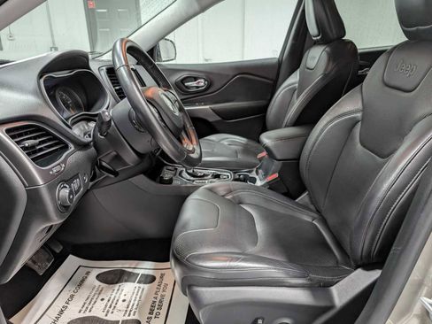 Used 2019 Jeep Cherokee Limited image 4