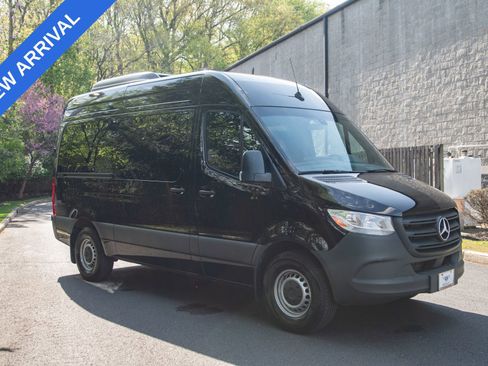 Used 2024 Mercedes-Benz Sprinter 2500 image 2