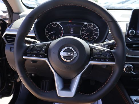 Used 2025 Nissan Altima 2.5 SR AWD/4WD image 30