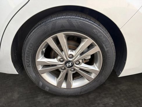 Used 2018 Hyundai Elantra Value Edition FWD image 42