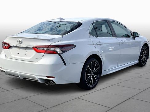 Used 2022 Toyota Camry SE image 11