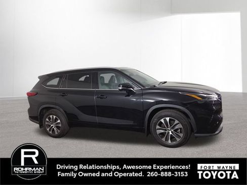 Used 2021 Toyota Highlander XLE AWD/4WD image 5