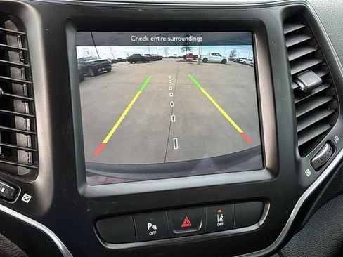 Used 2021 Jeep Cherokee Latitude Lux w/ Comfort/Convenience Group image 14