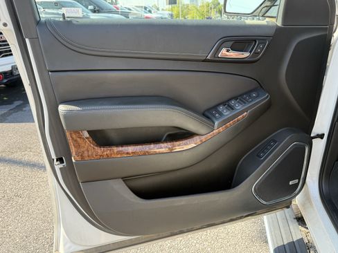 Used 2019 Chevrolet Suburban Premier w/ Premier Plus Edition RWD image 14