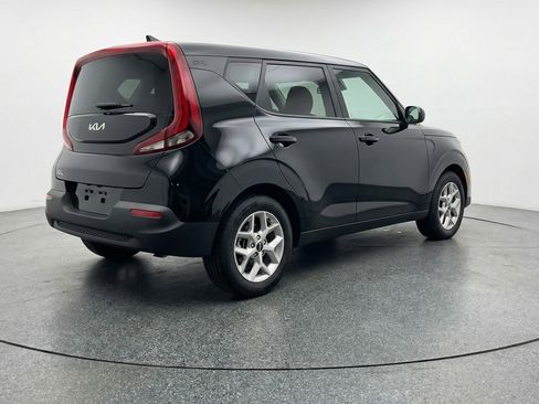 Used 2025 Kia Soul LX w/ LX Technology Package FWD image 9