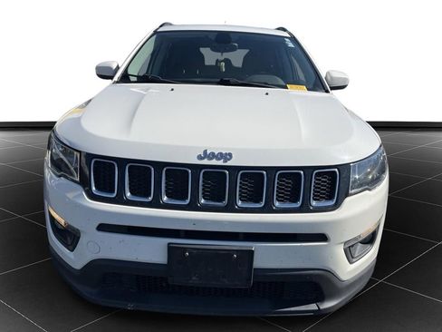 Used 2018 Jeep Compass Latitude w/ Cold Weather Group AWD/4WD image 8