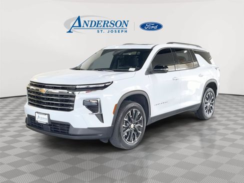Used 2026 Chevrolet Traverse LT w/ Sun and Wheel Package AWD/4WD image 1
