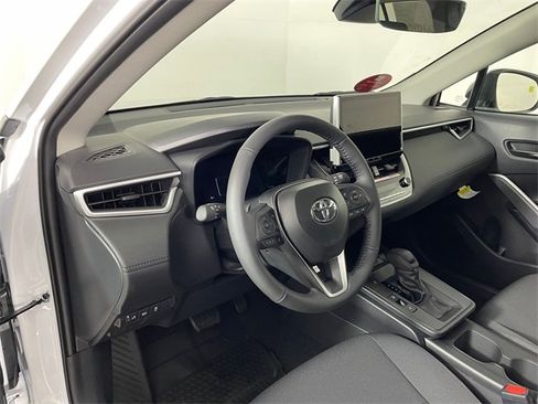 New 2026 Toyota Corolla Cross LE w/ Moonroof Package image 2