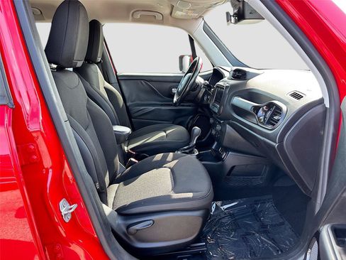 Used 2019 Jeep Renegade Altitude w/ Quick Order Package 2XM FWD image 25
