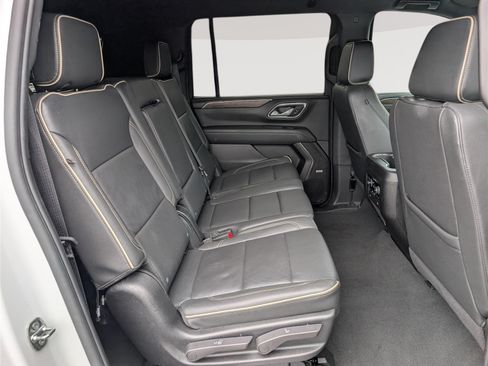 Used 2024 Chevrolet Suburban Premier RWD image 13