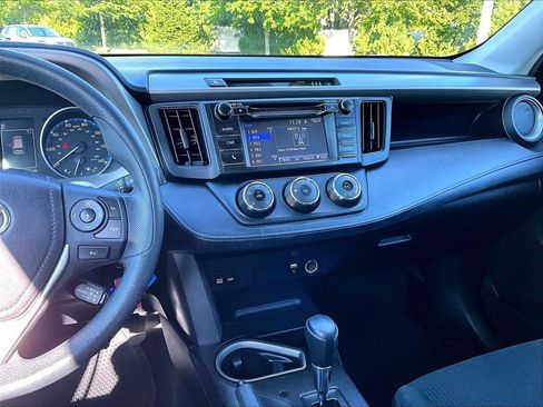 Used 2017 Toyota RAV4 LE w/ Carpet Mat Package AWD/4WD image 18