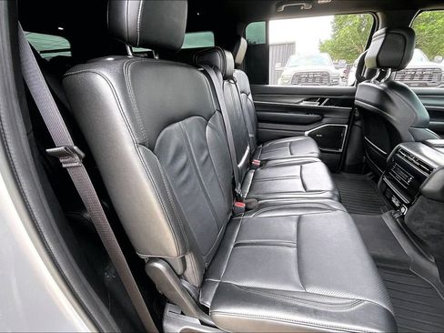 Used 2024 Jeep Wagoneer Series II w/ Flexible Seating Group RWD image 27