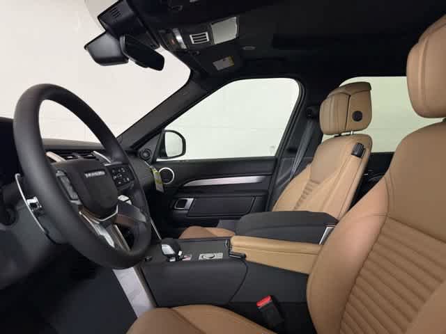 Used 2026 Land Rover Discovery Dynamic SE AWD/4WD image 6